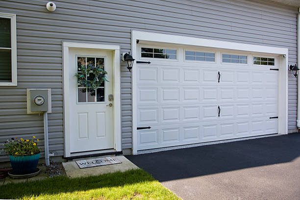 24/7 Emergency Garage Door Panel Replacement experts in Bushland, TX